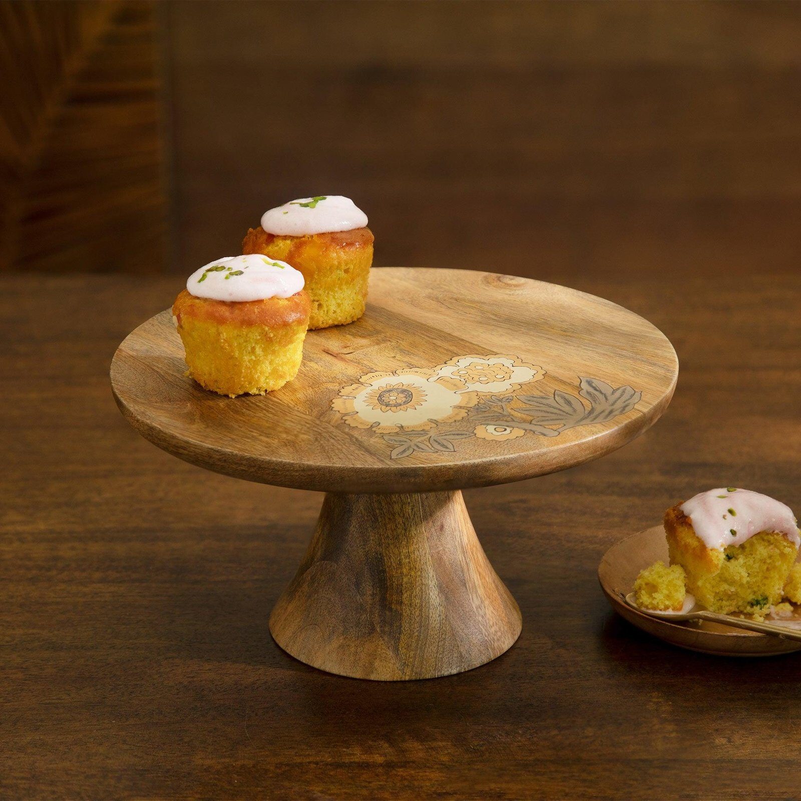 Wooden-Cake-Stand